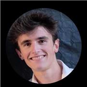 Actuellement étudiant, j’ai fait une section international américaine au lycée, ai effectué des voyages dans des familles irlandaise et américaine pour avoir un bon anglais. Je serais heureux de vous donner des cours et de vous faire progresser